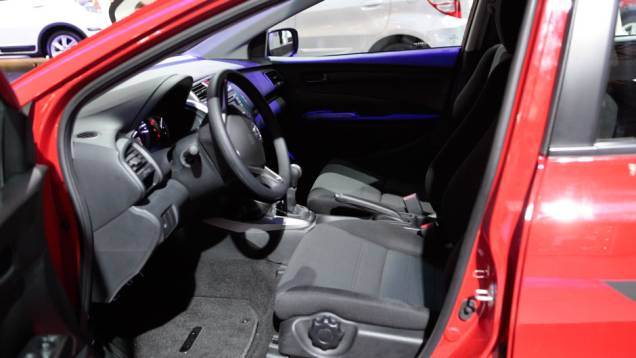 Por dentro, o City ganhou bancos esportivos com revestimento escurecido e manopla de câmbio exclusiva | <a href="https://quatrorodas.abril.com.br/salao-do-automovel/2012/carros/city-special-edition-711205.shtml" rel="migration">Leia mais</a> Por dentro, o City ganhou bancos esportivos com revestimento escurecido e manopla de câmbio exclusiva | <a href="https://quatrorodas.abril.com.br/salao-do-automovel/2012/carros/city-special-edition-711205.shtml" rel="migration">Leia mais</a>