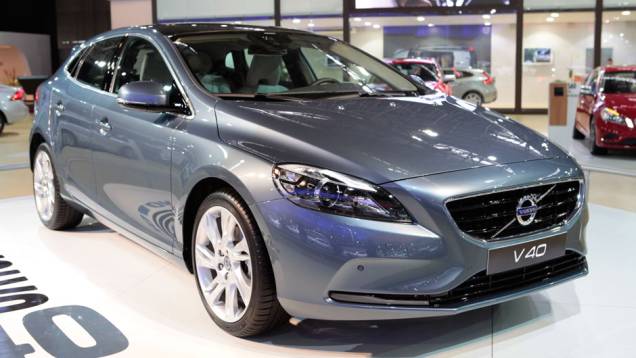 A Volvo mostrou o premiado V40 no Salão do Automóvel | <a href="https://quatrorodas.abril.com.br/salao-do-automovel/2012/carros/v40-703905.shtml" rel="migration">Leia mais</a>