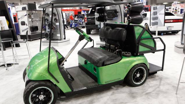 Maior evento de carros personalizados do mundo, o SEMA Show reúne todo tipo de projeto sobre rodas. Até os carrinhos de golfe entraram na dança...