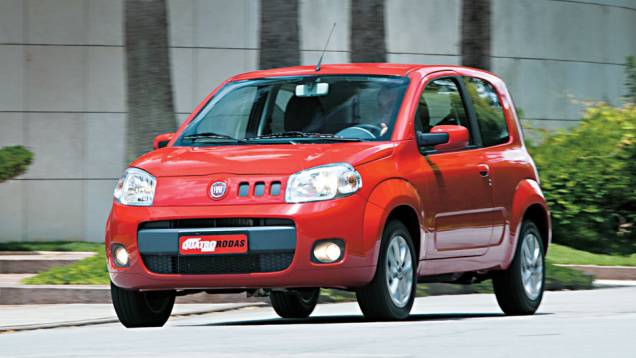 Fiat Uno Evo Economy 1.4 - Nota A: 8,7/12,5 km/l na cidade; 10,4/15,2 km/l na estrada (etanol/gasolina) <a href="https://quatrorodas.abril.com.br/noticias/mercado/inmetro-divulga-nova-lista-veiculos-mais-economicos-716785.shtml" rel="migration">Leia mais</a>