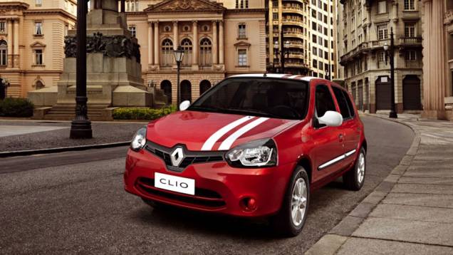 Renault Clio 1.0 (todos) - Nota A: 9,5/14,3 km/l (básico) e 9,1/ 13,1 km/l (com ar e direção) na cidade; 10,7/15,8 km/l (básico) e 9,6/14,3 km/l (ar e direção) na estrada (etanol/gasolina) <a href="https://quatrorodas.abril.com.br/noticias/mercado/inmetro" rel="migration"></a>