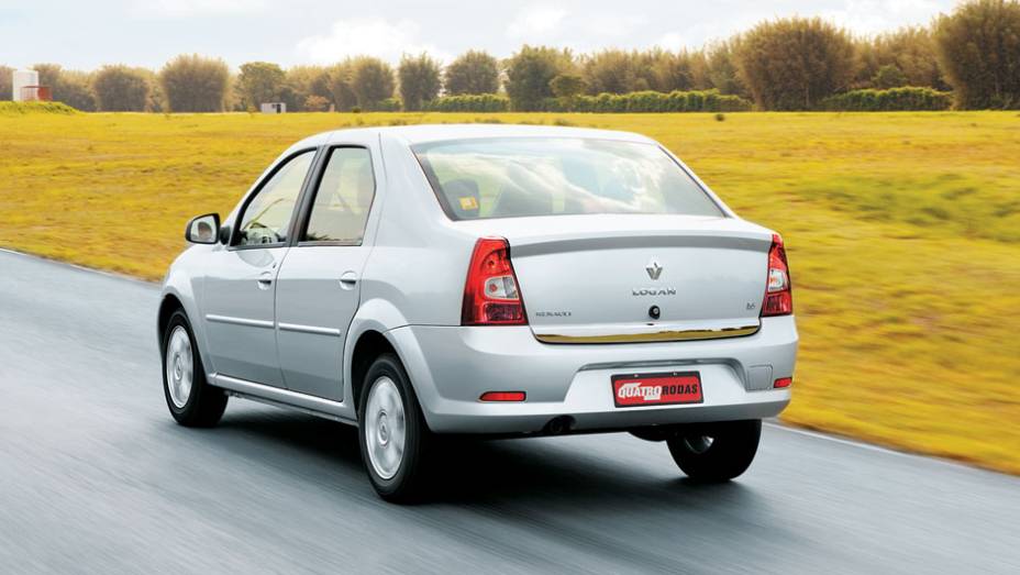 Renault Logan 1.0 16V (todos) - Nota A: 8/12,1 km/l na cidade; 8,8/13 km/l na estrada (etanol/gasolina) <a href="https://quatrorodas.abril.com.br/noticias/mercado/inmetro-divulga-nova-lista-veiculos-mais-economicos-716785.shtml" rel="migration">Leia mais</a>