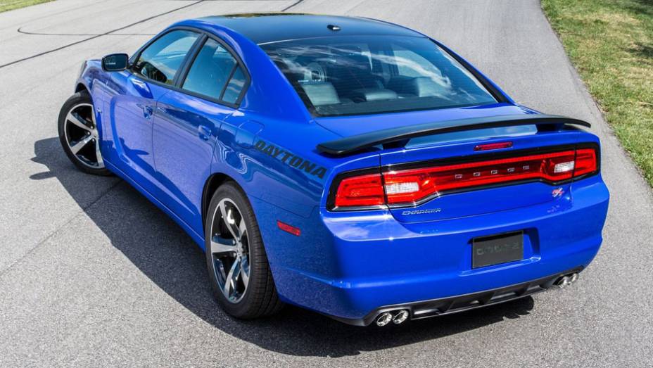 Com motor V8 de 370 cavalos de potência, o Charger Daytona terá quatro opções de cor de carroceria | <a href="%20https://quatrorodas.abril.com.br/saloes/los-angeles/2012/dodge-charger-daytona-724025.shtml" rel="migration">Leia mais</a>