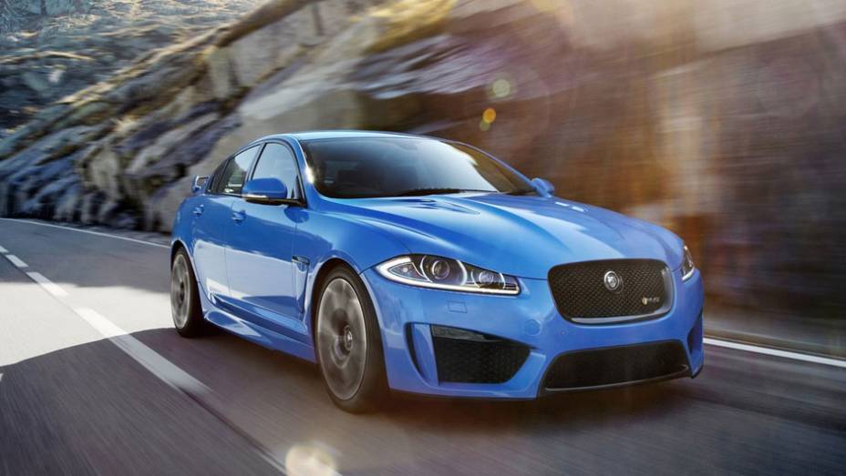 De acordo com a marca, este é o sedã mais rápido e potente já produzido por ela | <a href="https://quatrorodas.abril.com.br/saloes/los-angeles/2012/jaguar-xfr-s-724591.shtml" rel="migration">Leia mais</a>