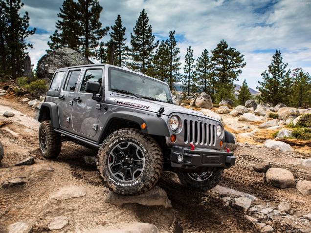 Trata-se da Rubicon 10th Anniversary, que celebra uma década de existência da versão | <a href="https://quatrorodas.abril.com.br/saloes/los-angeles/2012/jeep-wrangler-rubicon-10th-anniversary-724533.shtml" rel="migration">Leia mais</a>