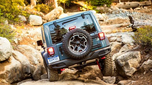 É opcional o câmbio automático de cinco marchas | <a href="https://quatrorodas.abril.com.br/saloes/los-angeles/2012/jeep-wrangler-rubicon-10th-anniversary-724533.shtml" rel="migration">Leia mais</a> É opcional o câmbio automático de cinco marchas | <a href="https://quatrorodas.abril.com.br/saloes/los-angeles/2012/jeep-wrangler-rubicon-10th-anniversary-724533.shtml" rel="migration">Leia mais</a>