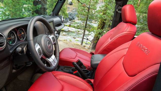 O Jeep Wrangler Rubicon 10th Anniversary chegará às concessionárias norte-americanas no segundo trimestre de 2013 | <a href="%20https://quatrorodas.abril.com.br/saloes/los-angeles/2012/jeep-wrangler-rubicon-10th-anniversary-724533.shtml" rel="migration">Leia mais</a> O Jeep Wrangler Rubicon 10th Anniversary chegará às concessionárias norte-americanas no segundo trimestre de 2013 | <a href="%20https://quatrorodas.abril.com.br/saloes/los-angeles/2012/jeep-wrangler-rubicon-10th-anniversary-724533.shtml" rel="migration">Leia mais</a>