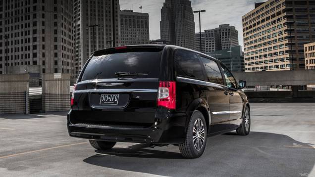 Ela também conta com suspensão esportiva | <a href="https://quatrorodas.abril.com.br/saloes/los-angeles/2012/chrysler-town-country-s-723717.shtml" rel="migration">Leia mais</a>