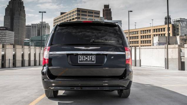 São 283 cv de potência | <a href="https://quatrorodas.abril.com.br/saloes/los-angeles/2012/chrysler-town-country-s-723717.shtml" rel="migration">Leia mais</a>