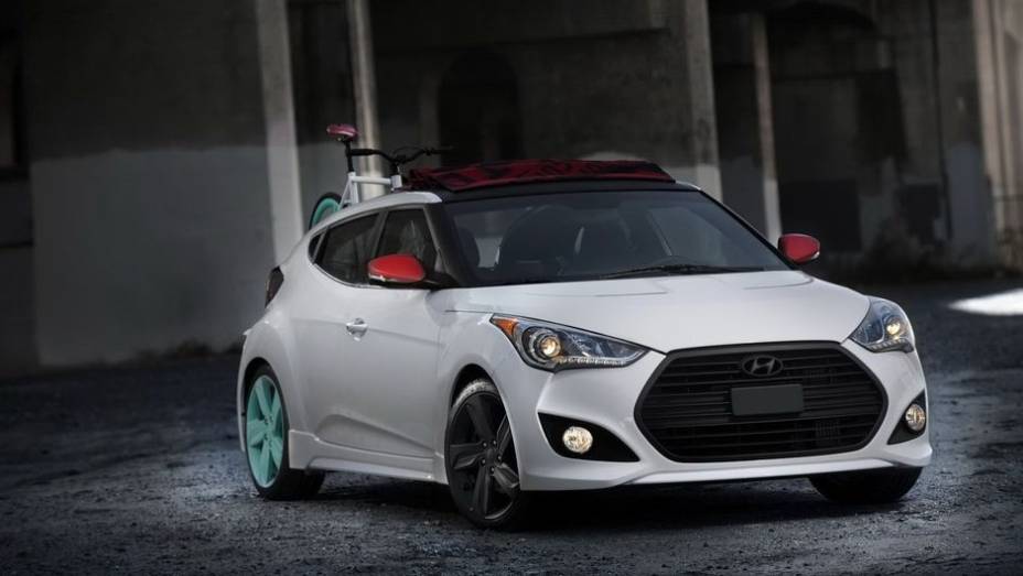 A Hyundai exibe um Veloster diferente em Los Angeles | <a href="https://quatrorodas.abril.com.br/saloes/los-angeles/2012/hyundai-veloster-c3-roll-top-concept-724675.shtml" rel="migration">Leia mais</a>