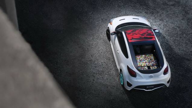 Sob o capô, é utilizado um motor 1.6 turbo, que entrega 201 cavalos de potência | <a href="https://quatrorodas.abril.com.br/saloes/los-angeles/2012/hyundai-veloster-c3-roll-top-concept-724675.shtml" rel="migration">Leia mais</a> Sob o capô, é utilizado um motor 1.6 turbo, que entrega 201 cavalos de potência | <a href="https://quatrorodas.abril.com.br/saloes/los-angeles/2012/hyundai-veloster-c3-roll-top-concept-724675.shtml" rel="migration">Leia mais</a>