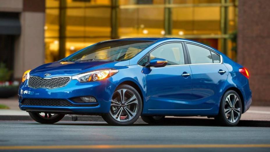 Depois de exibir as primeiras imagens do modelo em meados deste ano, a Kia levou o Forte Sedan (o Cerato, no Brasil) 2014 ao Salão de Los Angeles | <a href="%20https://quatrorodas.abril.com.br/saloes/los-angeles/2012/kia-forte-sedan-cerato-2014-724831.shtml" rel="migration"></a> Depois de exibir as primeiras imagens do modelo em meados deste ano, a Kia levou o Forte Sedan (o Cerato, no Brasil) 2014 ao Salão de Los Angeles | <a href="%20https://quatrorodas.abril.com.br/saloes/los-angeles/2012/kia-forte-sedan-cerato-2014-724831.shtml" rel="migration"></a>