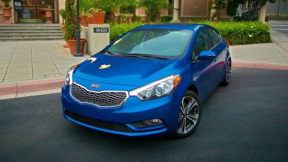 Serão duas opções de motorização. Para a versão de entrada EX, motor 1.8 de 148 cavalos de potência, além de transmissão manual de seis velocidades | <a href="%20https://quatrorodas.abril.com.br/saloes/los-angeles/2012/kia-forte-sedan-cerato-2014-724831.shtm" rel="migration"></a> Serão duas opções de motorização. Para a versão de entrada EX, motor 1.8 de 148 cavalos de potência, além de transmissão manual de seis velocidades | <a href="%20https://quatrorodas.abril.com.br/saloes/los-angeles/2012/kia-forte-sedan-cerato-2014-724831.shtm" rel="migration"></a>