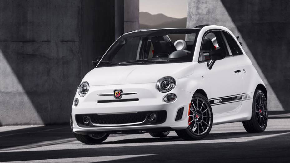 Fiat 500C Abarth | <a href="https://quatrorodas.abril.com.br/saloes/los-angeles/2012/fiat-tera-tres-novidades-los-angeles-724666.shtml" rel="migration">Leia mais</a>