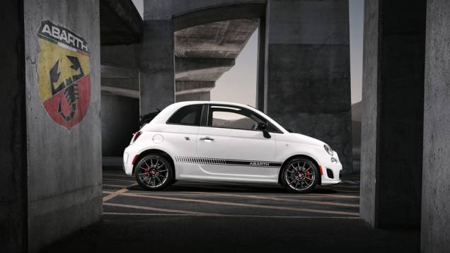 Fiat 500C Abarth | <a href="https://quatrorodas.abril.com.br/saloes/los-angeles/2012/fiat-tera-tres-novidades-los-angeles-724666.shtml" rel="migration">Leia mais</a>
