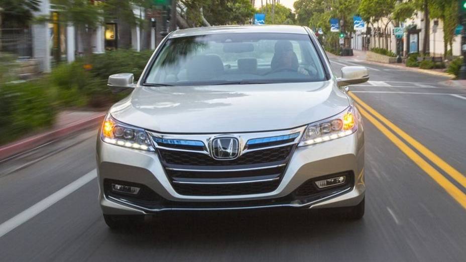 Segundo a marca, o Accord híbrido faz o equivalente a 49 km/l (115 MPGe) | <a href="https://quatrorodas.abril.com.br/saloes/los-angeles/2012/honda-accord-phev-724965.shtml" rel="migration">Leia mais</a>