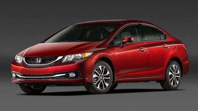 A Honda resolveu se mexer para resgatar a imagem positiva de um de seus mais conhecidos carros, o sedã Civic. No Salão de Los Angeles de 2012, a marca japonesa apresenta o modelo 2013 do carro | <a href="https://quatrorodas.abril.com.br/saloes/los-angeles/" rel="migration"></a>