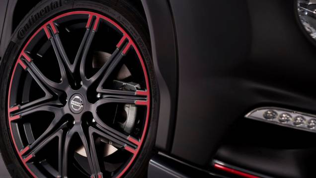 Se as rodas são diferentes, o motor 1.6 é o mesmo do Juke Nismo, que o leva de 0 a 100 km/h em 7,8 segundos | <a href="%20https://quatrorodas.abril.com.br/blogs/planeta-carro/2012/11/30/batmovel-do-japao/" rel="migration">Leia mais</a> Se as rodas são diferentes, o motor 1.6 é o mesmo do Juke Nismo, que o leva de 0 a 100 km/h em 7,8 segundos | <a href="%20https://quatrorodas.abril.com.br/blogs/planeta-carro/2012/11/30/batmovel-do-japao/" rel="migration">Leia mais</a>
