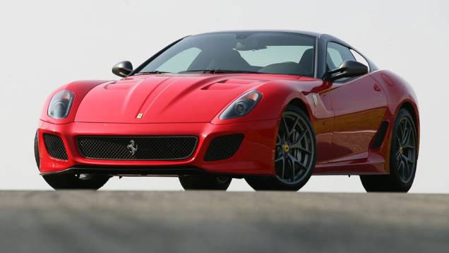 4º: Ferrari 599 GTO | Valor do IPVA 2013: R$ 71.099 | Valor venal, segundo tabela Fipe: R$ 1.777.471 | Ano de fabricação: 2011 | O carro que esse IPVA pagaria: C3 Picasso Exclusive 1.6 (R$ 63.300)