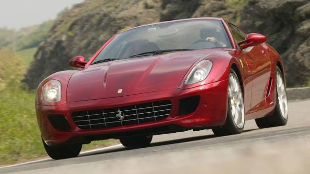 5º: Ferrari 599 GTB | Valor do IPVA 2013: R$ 70.829 | Valor venal, segundo tabela Fipe: R$ 1.770.725 | Ano de fabricação: 2011 | O carro que esse IPVA pagaria: Ford New Ecosport Freestyle, motor 1.6 (R$ 63.000)