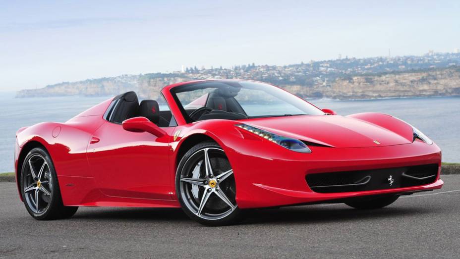 6º: Ferrari 458 Spider | Valor do IPVA 2013: 69.905 | Valor venal, segundo tabela Fipe: 1.747.616 | Ano de fabricação: 2012 | O carro que esse IPVA pagaria: Fiat Bravo Sporting Dualogic Plus, motor 1.8 (R$ 59.590)