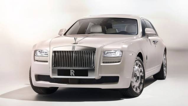 9º: Rolls Royce Ghost | Valor do IPVA 2013: R$ 55.249 | Valor venal, segundo tabela Fipe: R$ 1.381.220 | Ano de fabricação: 2012 | O carro que esse IPVA pagaria: Polo Hatch, motor 1.6 (R$ 54.870)