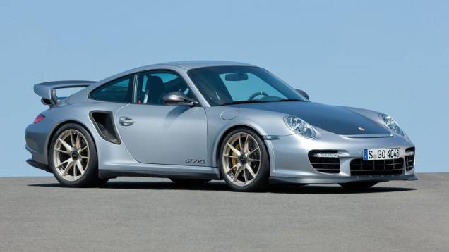 10º: Porsche 911 GT2 RS | Valor do IPVA 2013: R$ 54.356 | Valor venal, segundo tabela Fipe: R$ 1.358.904 | Ano de fabricação: 2011 | O carro que esse IPVA pagaria: Smart (MB) Fortwo Coupe Passion, motor 1.0 turbo (R$ 49.900)