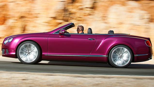 Dados fornecidos pela Bentley indicam que o modelo vai de 0 a 100 km/h em 4,1 segundos | <a href="https://quatrorodas.abril.com.br/saloes/detroit/2013/bentley-continental-gt-speed-convertible-730392.shtml" rel="migration">Leia mais</a>