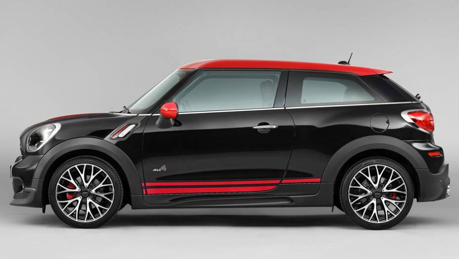 Assim como os outros modelos que levam a assinatura JCW, o cupê usa o motor 1.6 turbo de quatro cilindros | <a href="https://quatrorodas.abril.com.br/saloes/detroit/2013/mini-paceman-jcw-730365.shtml" rel="migration">Leia mais</a>