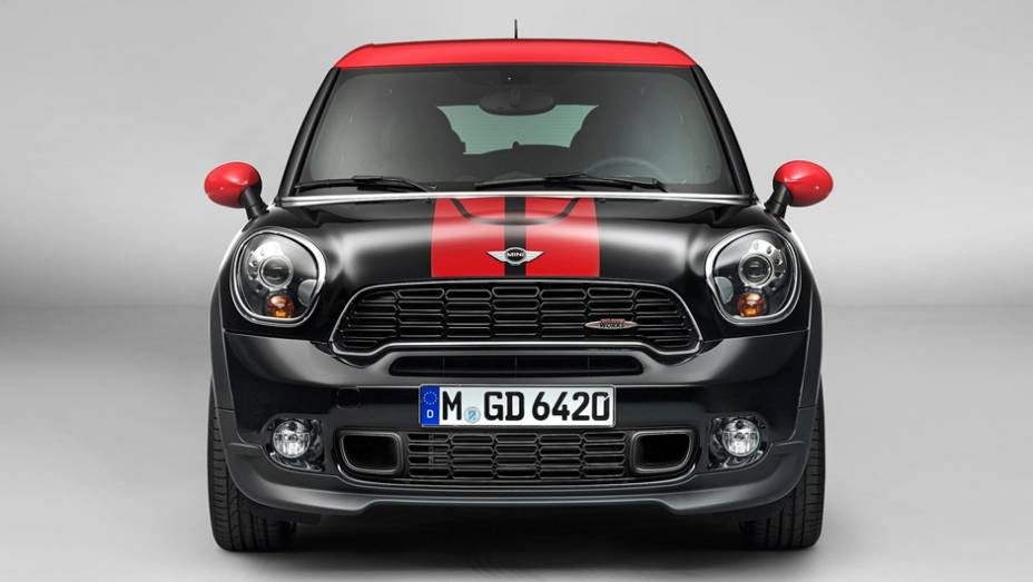 Visualmente, o Paceman JCW se diferencia pelas rodas de liga leve exclusivas e pelo kit aerodinâmico assinado pela John Cooper Works | <a href="https://quatrorodas.abril.com.br/saloes/detroit/2013/mini-paceman-jcw-730365.shtml" rel="migration">Leia mais</a>