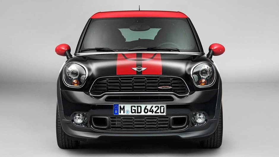 Visualmente, o Paceman JCW se diferencia pelas rodas de liga leve exclusivas e pelo kit aerodin&acirc;mico assinado pela John Cooper Works | <a href="https://quatrorodas.abril.com.br/saloes/detroit/2013/mini-paceman-jcw-730365.shtml" rel="migration">Leia mais</a>