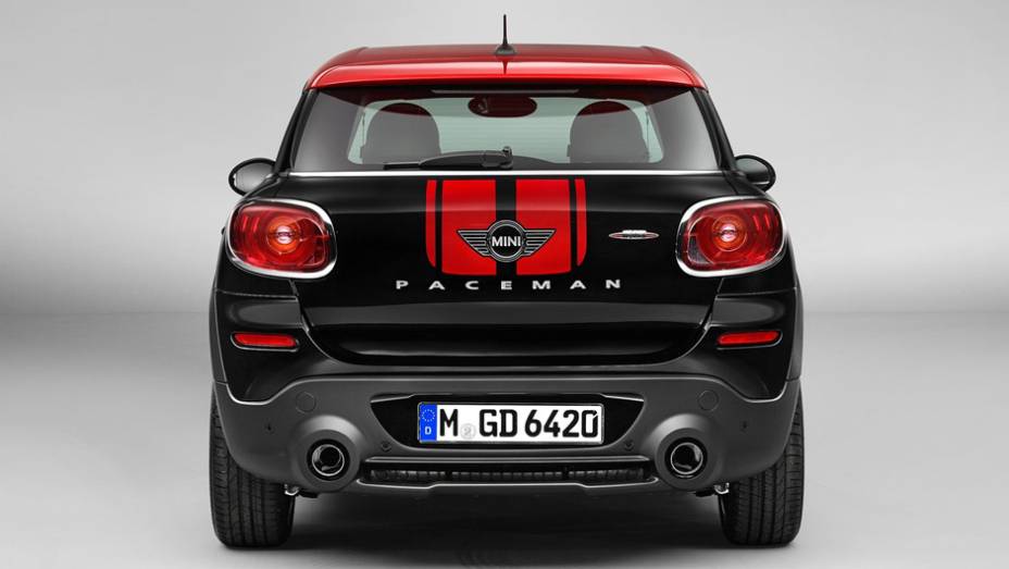 Ele é composto por spoilers dianteiro e traseiro, saias laterais e faixas decorativas. O interior tem detalhes em vermelho espalhados pelo painel | <a href="https://quatrorodas.abril.com.br/saloes/detroit/2013/mini-paceman-jcw-730365.shtml" rel="migration">Leia mais</a>