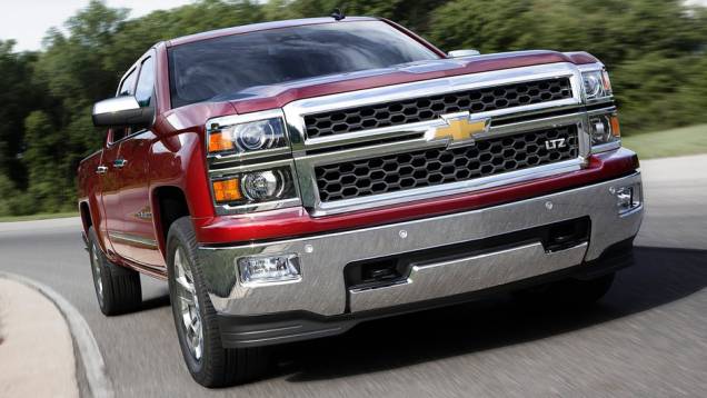 Símbolo da predileção dos americanos pelas picapes, a Silverado ganha cara nova | <a href="https://quatrorodas.abril.com.br/saloes/detroit/2013/chevrolet-silverado-730372.shtml" rel="migration">Leia mais</a>