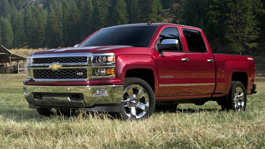 As linhas abrutalhadas continuam na nova geração | <a href="https://quatrorodas.abril.com.br/saloes/detroit/2013/chevrolet-silverado-730372.shtml" rel="migration">Leia mais</a>