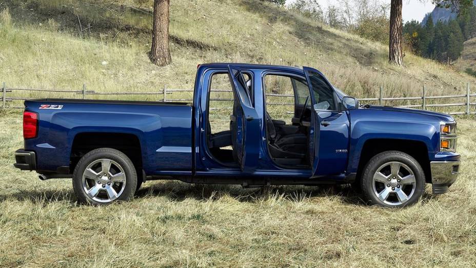 Há versões com cabine simples, estendida e dupla | <a href="https://quatrorodas.abril.com.br/saloes/detroit/2013/chevrolet-silverado-730372.shtml" rel="migration">Leia mais</a>