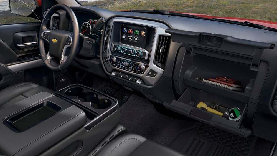A tela de 8 polegadas com sistema IntelliLink &eacute; oferecida opcionalmente | <a href="https://quatrorodas.abril.com.br/saloes/detroit/2013/chevrolet-silverado-730372.shtml" rel="migration">Leia mais</a>