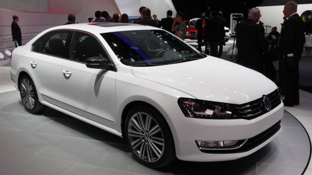 A Volkswagen mostrou uma versão Performance concept do Passat no Salão de Detroit | <a href="https://quatrorodas.abril.com.br/saloes/detroit/2013/passat-performance-concept-731010.shtml" rel="migration">Leia mais</a>