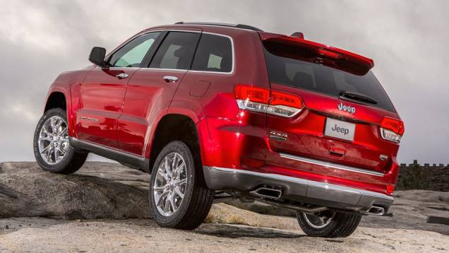 Novos para-choques também são destaque... | <a href="https://quatrorodas.abril.com.br/saloes/detroit/2013/grand-cherokee-2014-730889.shtml" rel="migration">Leia mais</a> Novos para-choques também são destaque... | <a href="https://quatrorodas.abril.com.br/saloes/detroit/2013/grand-cherokee-2014-730889.shtml" rel="migration">Leia mais</a>