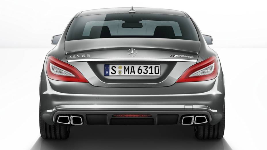 A CLS 63 AMG ganhou as mesmas atualizações de motor que a E63 AMG e agora passa a contar com um propulsor V8 de 5.5 litros biturbo | <a href="https://quatrorodas.abril.com.br/saloes/detroit/2013/mercedes-benz-cls-63-amg-730585.shtml" rel="migration">Leia mais</a>