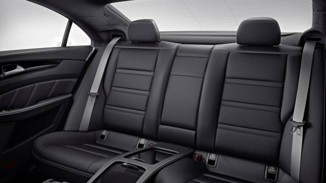 Ambas as versões oferecerão também uma variante 4MATIC S de 585 cavalos | <a href="https://quatrorodas.abril.com.br/saloes/detroit/2013/mercedes-benz-cls-63-amg-730585.shtml" rel="migration">Leia mais</a> Ambas as versões oferecerão também uma variante 4MATIC S de 585 cavalos | <a href="https://quatrorodas.abril.com.br/saloes/detroit/2013/mercedes-benz-cls-63-amg-730585.shtml" rel="migration">Leia mais</a>