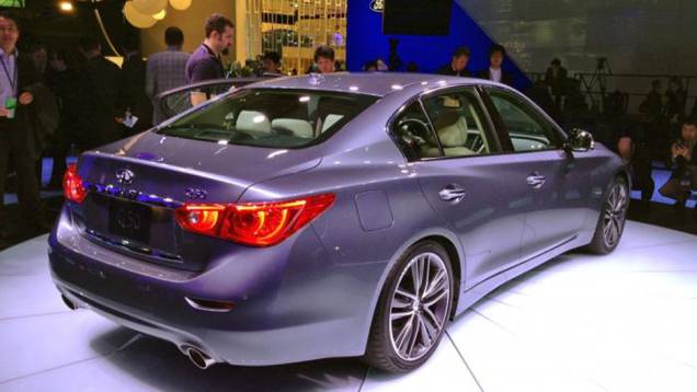 Um tipo de motorização será 3.7 V6 que entrega 328 cavalos de potência | <a href="https://quatrorodas.abril.com.br/saloes/detroit/2013/infiniti-q50-730893.shtml" rel="migration">Leia mais</a> Um tipo de motorização será 3.7 V6 que entrega 328 cavalos de potência | <a href="https://quatrorodas.abril.com.br/saloes/detroit/2013/infiniti-q50-730893.shtml" rel="migration">Leia mais</a>
