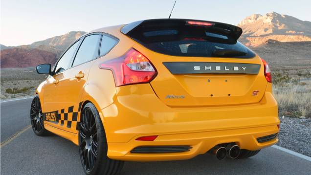 A customização do modelo foi proposta pelo próprio Caroll Shelby antes de sua morte, em maio de 2012 | <a href="https://quatrorodas.abril.com.br/saloes/detroit/2013/shelby-focus-st-731039.shtml" rel="migration">Leia mais</a> A customização do modelo foi proposta pelo próprio Caroll Shelby antes de sua morte, em maio de 2012 | <a href="https://quatrorodas.abril.com.br/saloes/detroit/2013/shelby-focus-st-731039.shtml" rel="migration">Leia mais</a>