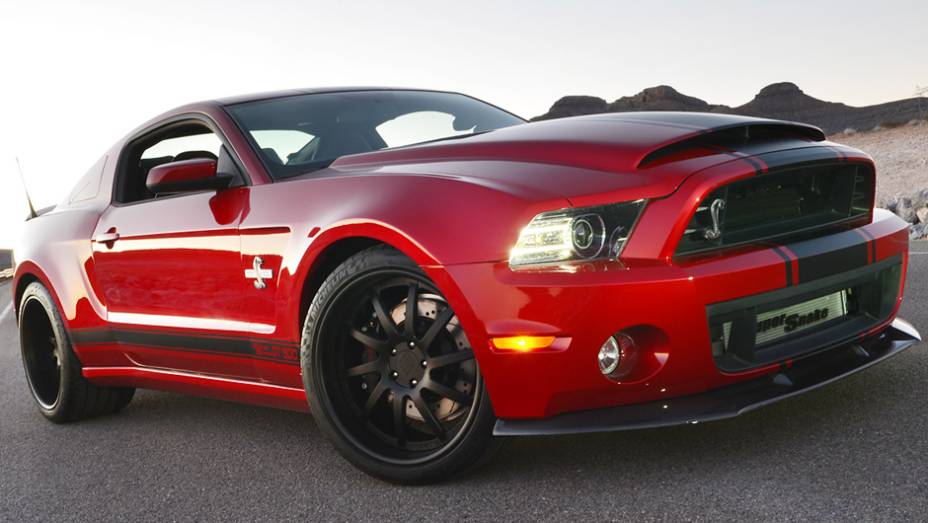 A tradicional marca Shelby mostrou, no Salão de Detroit, o GT500 Super Snake Wide Body | <a href="https://quatrorodas.abril.com.br/saloes/detroit/2013/shelby-gt500-super-snake-wide-body-731036.shtml" rel="migration">Leia mais</a>