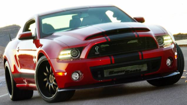 As cores oferecidas são preto Satin, branco Gloss, prata, azul e preto com listras vermelhas | <a href="https://quatrorodas.abril.com.br/saloes/detroit/2013/shelby-gt500-super-snake-wide-body-731036.shtml" rel="migration">Leia mais</a> As cores oferecidas são preto Satin, branco Gloss, prata, azul e preto com listras vermelhas | <a href="https://quatrorodas.abril.com.br/saloes/detroit/2013/shelby-gt500-super-snake-wide-body-731036.shtml" rel="migration">Leia mais</a>