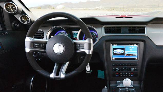 Com apenas 500 unidades fabricadas por ano, o pacote de opcionais do Super Snake terá preço inicial de US$ 39 mil | <a href="https://quatrorodas.abril.com.br/saloes/detroit/2013/shelby-gt500-super-snake-wide-body-731036.shtml" rel="migration">Leia mais</a> Com apenas 500 unidades fabricadas por ano, o pacote de opcionais do Super Snake terá preço inicial de US$ 39 mil | <a href="https://quatrorodas.abril.com.br/saloes/detroit/2013/shelby-gt500-super-snake-wide-body-731036.shtml" rel="migration">Leia mais</a>