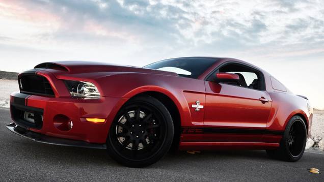 Um pacote opcional dá ao modelo mais tração e permite ao condutor sentir a mesma sensação de pilotar um superesportivo | <a href="https://quatrorodas.abril.com.br/saloes/detroit/2013/shelby-gt500-super-snake-wide-body-731036.shtml" rel="migration">Leia mais</a> Um pacote opcional dá ao modelo mais tração e permite ao condutor sentir a mesma sensação de pilotar um superesportivo | <a href="https://quatrorodas.abril.com.br/saloes/detroit/2013/shelby-gt500-super-snake-wide-body-731036.shtml" rel="migration">Leia mais</a>