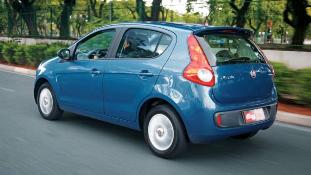Fiat Palio. Vendas em janeiro de 2012: 11.389 / Vendas em janeiro de 2013: 17.358 / Crescimento: 52,4% | <a href="https://quatrorodas.abril.com.br/noticias/mercado/vendas-caem-13-64-janeiro-732838.shtml" rel="migration">Leia mais</a> Fiat Palio. Vendas em janeiro de 2012: 11.389 / Vendas em janeiro de 2013: 17.358 / Crescimento: 52,4% | <a href="https://quatrorodas.abril.com.br/noticias/mercado/vendas-caem-13-64-janeiro-732838.shtml" rel="migration">Leia mais</a>