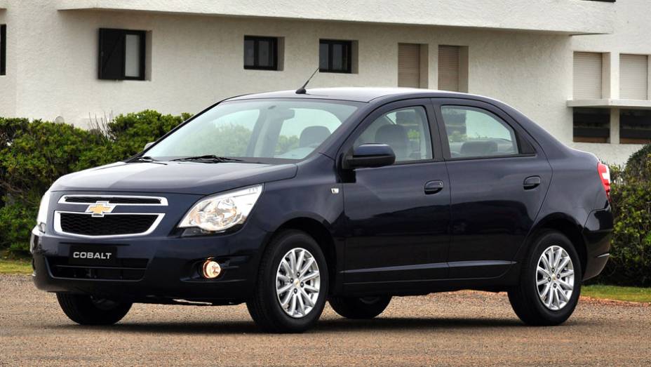 Chevrolet Cobalt. Vendas em janeiro de 2012: 5.906 / Vendas em janeiro de 2013: 4.959 / Crescimento: - 16% | <a href="https://quatrorodas.abril.com.br/noticias/mercado/vendas-caem-13-64-janeiro-732838.shtml" rel="migration">Leia mais</a>