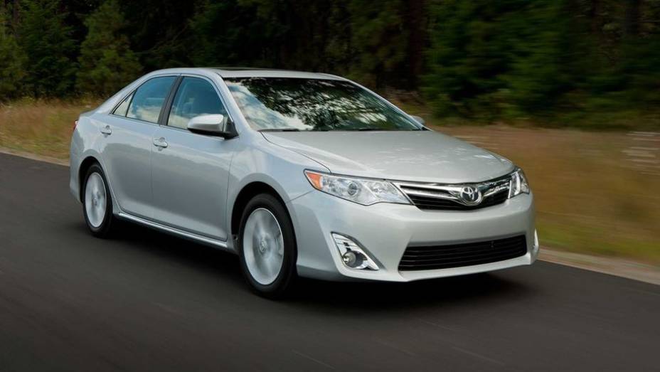 4º - Toyota Camry - 688.337 <a href="https://quatrorodas.abril.com.br/noticias/mercado/minivan-chinesa-modelo-mais-vendido-2012-734156.shtml" rel="migration">Leia mais</a>