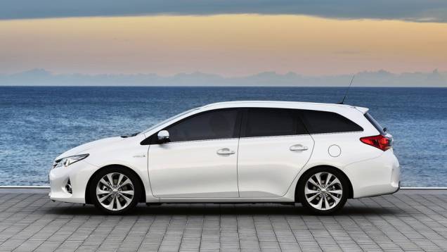 Estão incluídas motorizações a gasolina, a diesel e híbrida | <a href="https://quatrorodas.abril.com.br/saloes/genebra/2013/toyota-auris-touring-sports-734894.shtml" rel="migration">Leia mais</a> Estão incluídas motorizações a gasolina, a diesel e híbrida | <a href="https://quatrorodas.abril.com.br/saloes/genebra/2013/toyota-auris-touring-sports-734894.shtml" rel="migration">Leia mais</a>